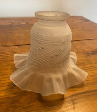 TULIPE EN VERRE ABAT JOUR   LAMPE ANCIENNE   -1-