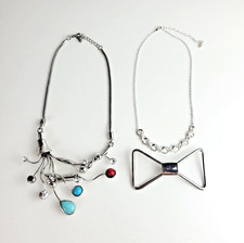 2 Colliers et Une Broche Forme
