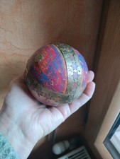  Boule Indienne ancienne en bois  et laiton