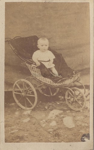 Bébé dans poussette cdv - dans,