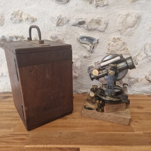 Ancien théodolite instrument - ancien,