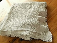 Linge ancien  Nappe ou surnappe  dentelle au crochet fin  ( 197 x 128 cms )