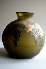 ANCIEN VASE EN VERRE GRAVÉ À