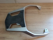 UN PORTE BAGAGE ARRIERE PORTE