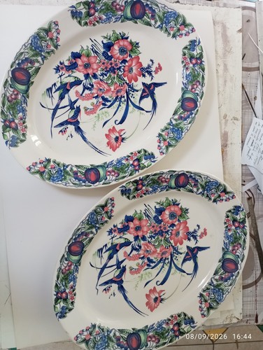 Deux grands plats faience - plats, en
