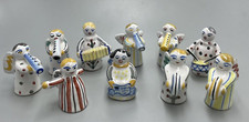 Lot de 10 petits anges musiciens en terre cuite émaillée polychrome