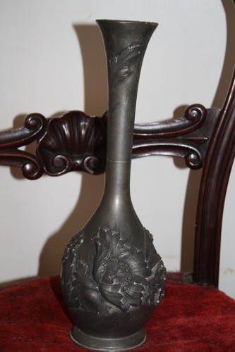 Vase étain décor fleurs - en,
