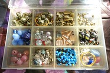 lot de perles diverses  dont Murano, pour fabriquer collier ou bracelet