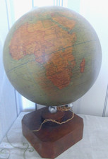Ancien Globe Terrestre avec éclairage édité par Girard Barrere et Thomas Paris