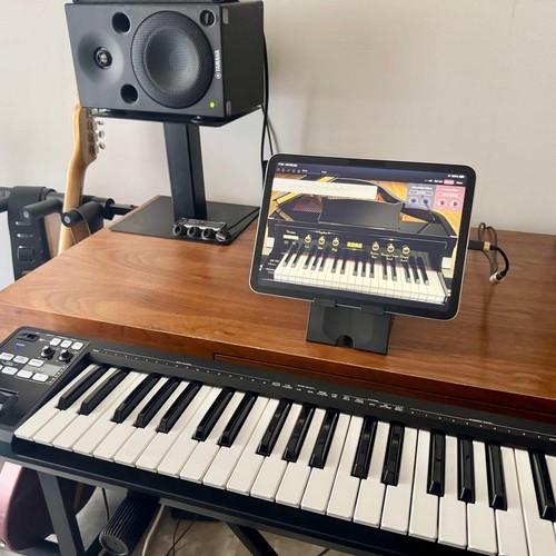 Roland midi keyboard - a-49,