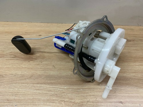 Une pompe essence scooter - pompe, a