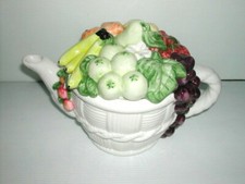 * THEIERE DE COLLECTION EN PORCELAINE LA CORBEILLE DE FRUITS