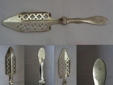 CUILLERE A ABSINTHE METAL ARGENTE  CRETEIL COULEUR A.B ARGENT