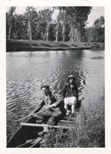 ANCIENNE PHOTOGRAPHIE JOLI PETIT COUPLE EN BARQUE SUR UN LAC
