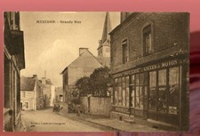 CPA - MEZIDON ( 14 ) () - MEZIDON - Grande Rue - IMPRIMERIE CYCLES & MOTOS etc..