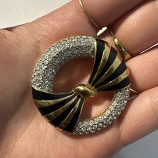 Broche À Définir ? Avec Strass Blanc Et Bande Noire  Bijoux Fantaisie