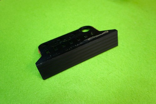 Garniture plastique gauche - ,