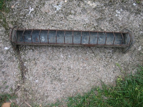 Ancienne mangeoire poule - ancienne,