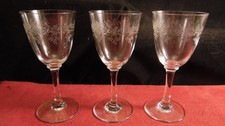 Service de 3  Verres a vin en cristal de Baccarat modèle Sevigné