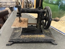 PETITE MACHINE A COUDRE