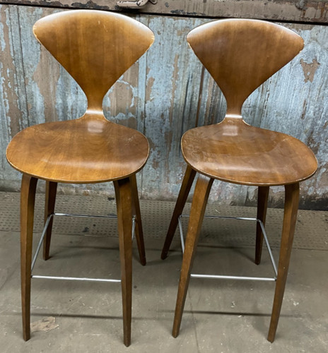Pair cherner counter stools - zs,