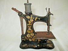   ANCIENNE RARE MINI MACHINE A COUDRE JOUET  DE POUPEE - JOUET D'ENFANT EN TOLE 
