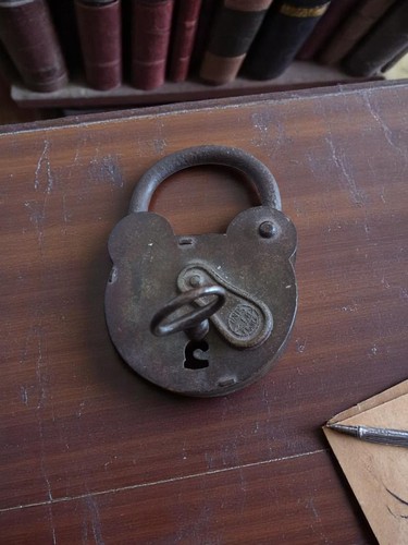 Cadenas ancien français - , à