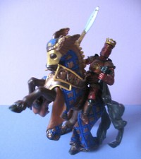 Figurine Papo 2007 Chevalier Roi maîtres des armes et cheval bleu