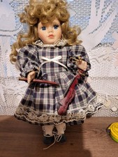 ancienne poupée violoniste