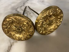 Paire de cache clou ou porte embrase en laiton doré