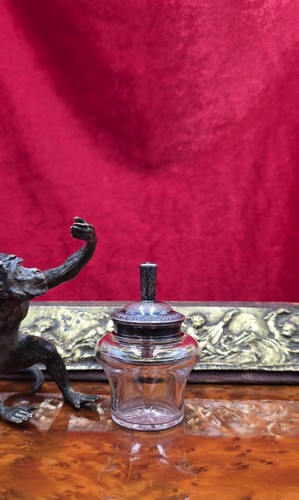 Antique petit pot avec - , un