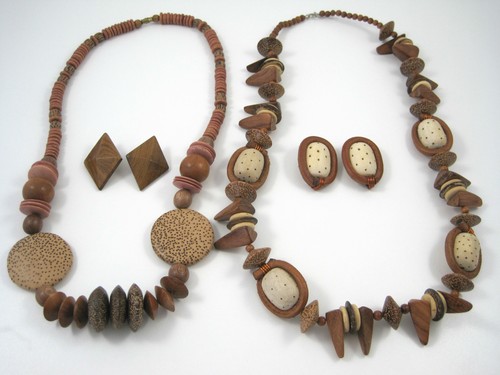 Spotted wood necklaces - wood,