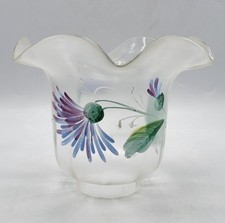 Tulipe de lampe à pétrole en verre soufflé émaillé à décor floral Art Nouveau