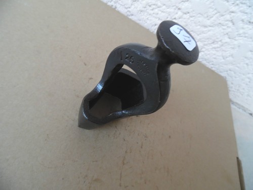 Old tool outil - /,