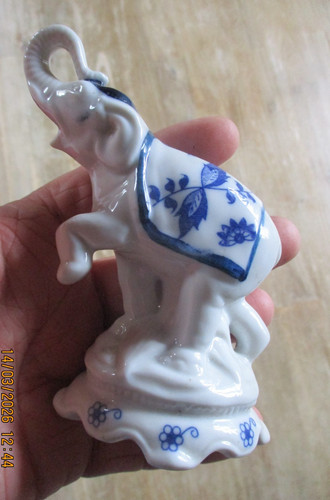 Petit eléphant porcelaine - petit,