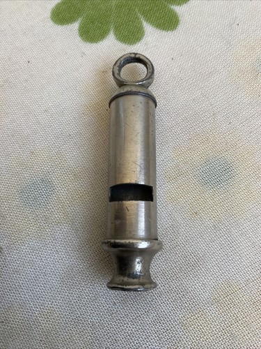 Ancien sifflet scout - ancien, métal