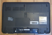 Plasturgie Inférieure pour Toshiba Satellite L775