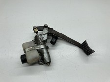 POMPE DE FREIN ET PÉDALE DE