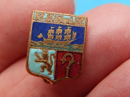 Petit insigne emaille broche - ,