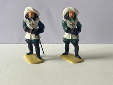 Lot 2 figurines mousquetaires RF ( genre starlux ) plastique , épée en métal .