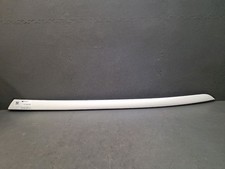 Montant / enjoliveur droit