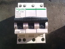 disjoncteur DC32 amp 4 poles courbe C SCHNEIDER C40a A9N17530 6kA