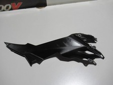 Plastique sous selle droit