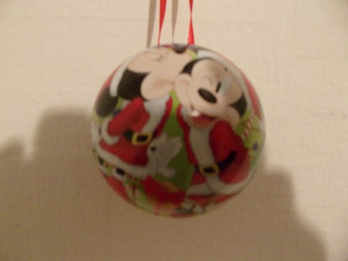 Boule métallique avec décor - avec,