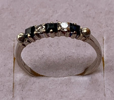 SUPERBE BAGUE EN OR BLANC 18 CARATS 750 AVEC 3 SAPHIRS ET 2 DIAMANTS !