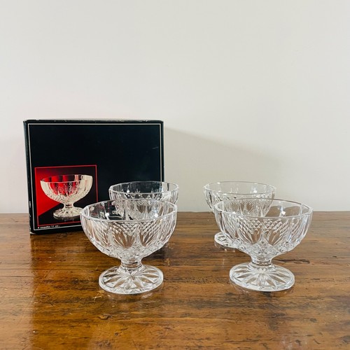 Bel ensemble coupes à - de, 4