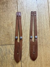BOUTONNIERE DE JUMELLES EN CUIR ARMEE ALLEMANDE 100% NEUF !!!