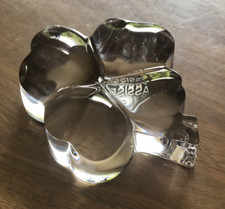 Baccarat presse papier trèfle