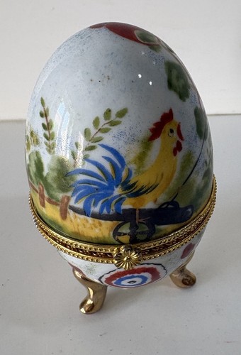Oeuf porcelaine sur pieds - sur,