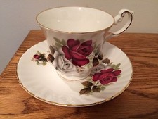 Queens Red & White Roses Fine